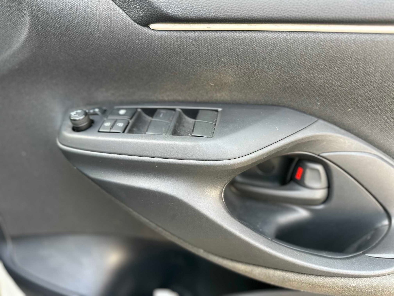 
Toyota Yaris 2020 Pearl White full									