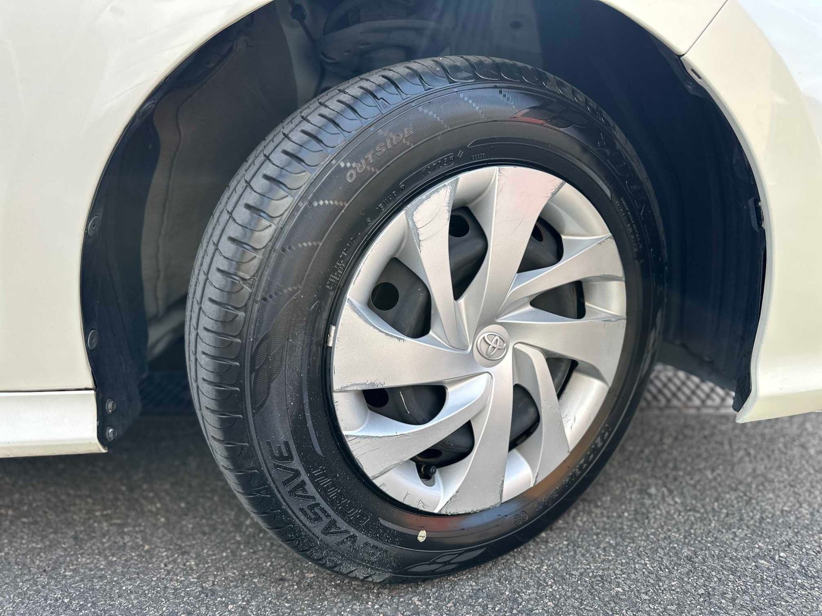 
Toyota Yaris 2020 Pearl White full									