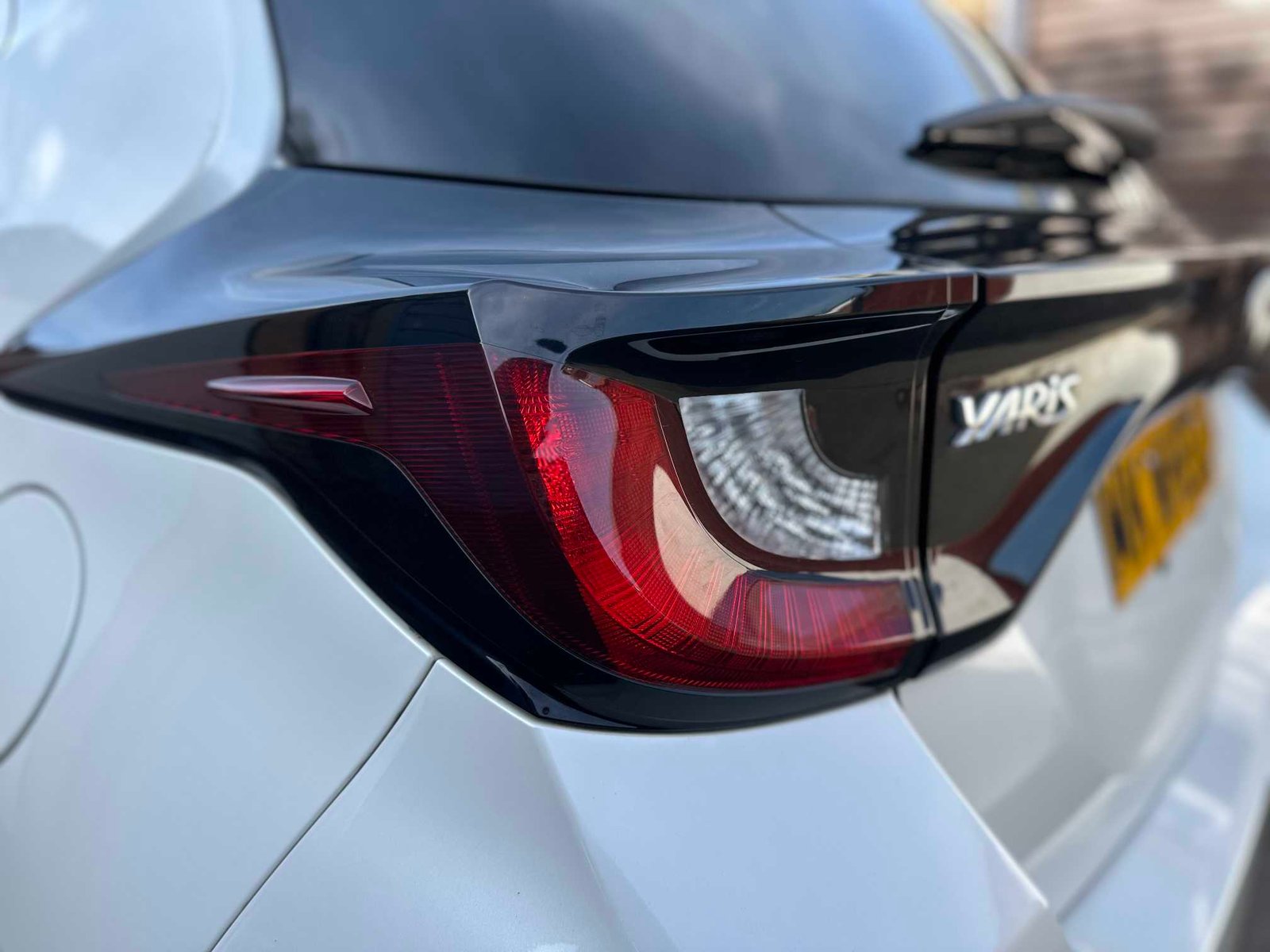 
Toyota Yaris 2020 Pearl White full									