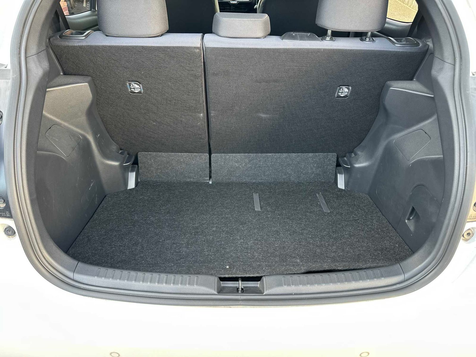 
Toyota Yaris 2020 Pearl White full									