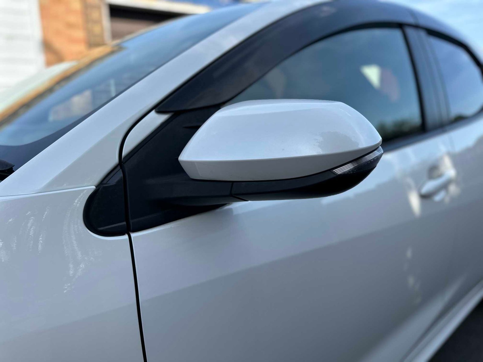 
Toyota Yaris 2020 Pearl White full									