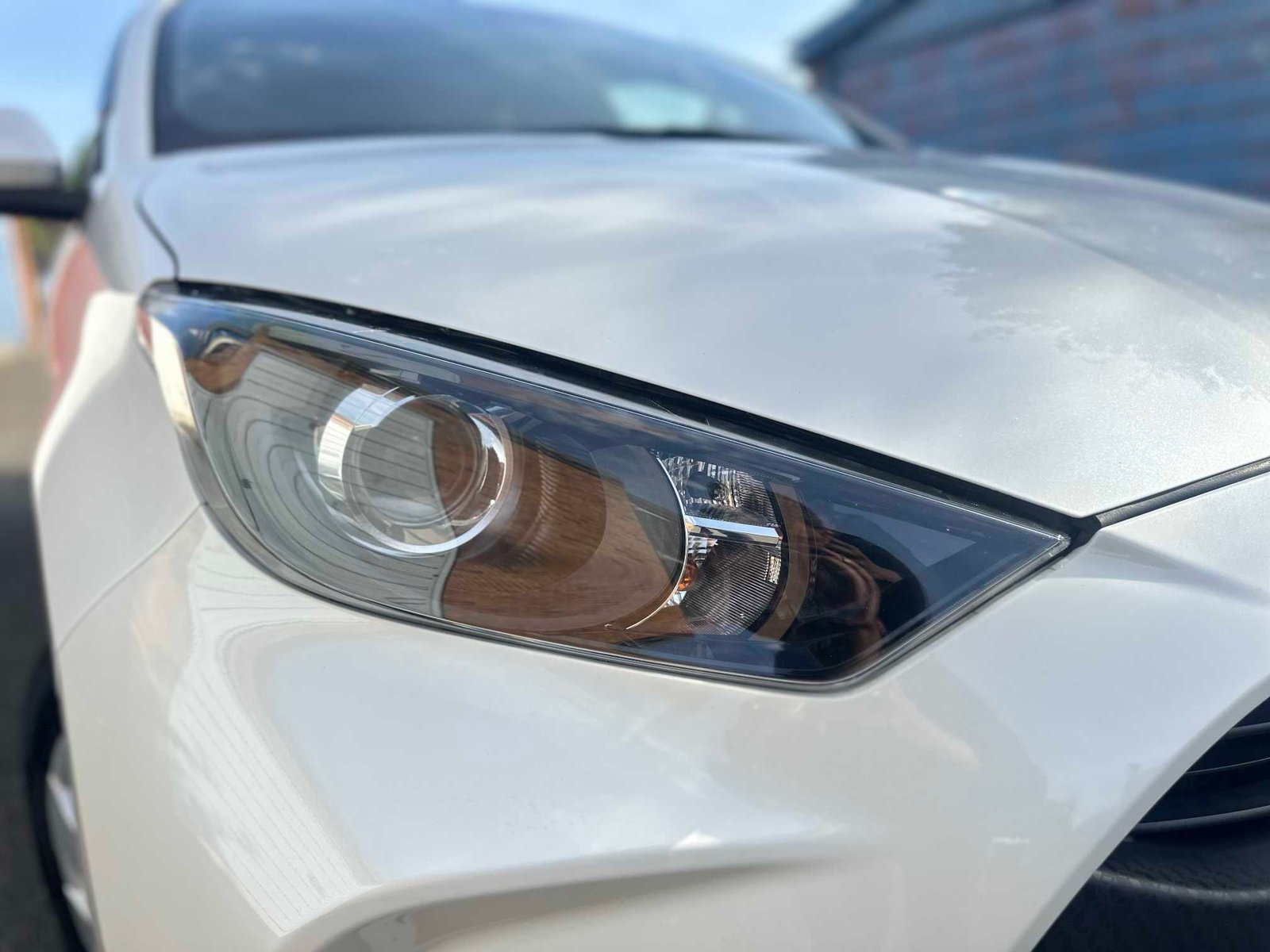 
Toyota Yaris 2020 Pearl White full									