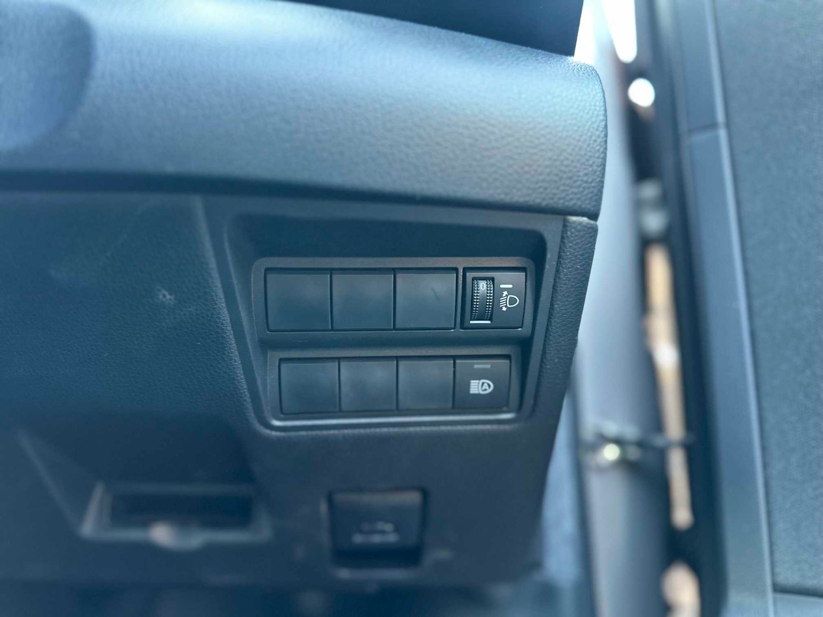 
Toyota Yaris 2021 Grey full									