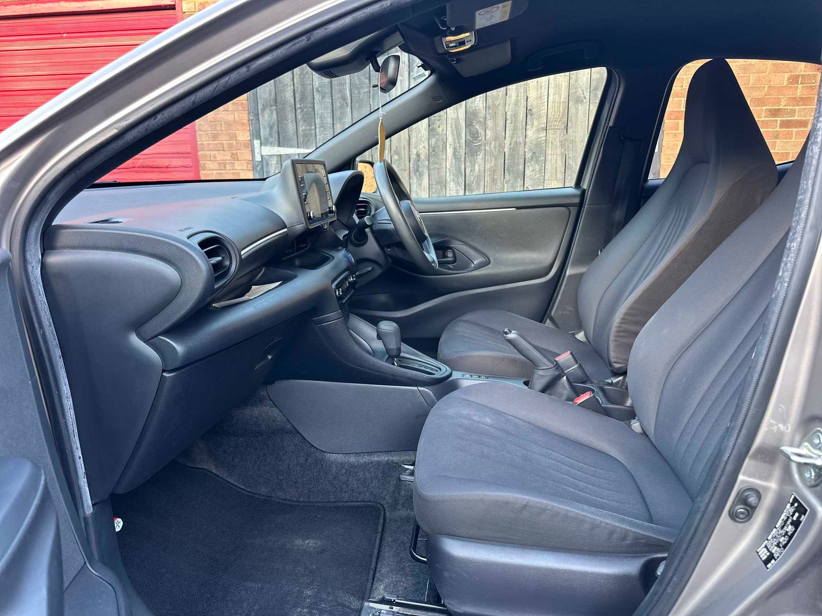 
Toyota Yaris 2021 Grey full									