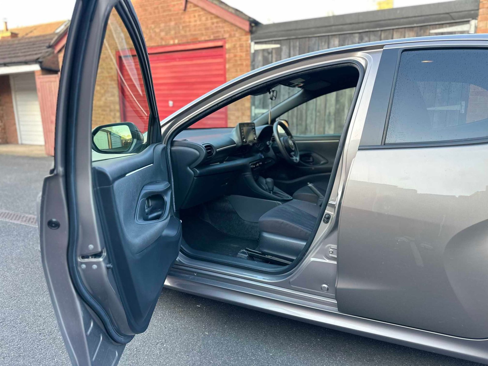 
Toyota Yaris 2021 Grey full									