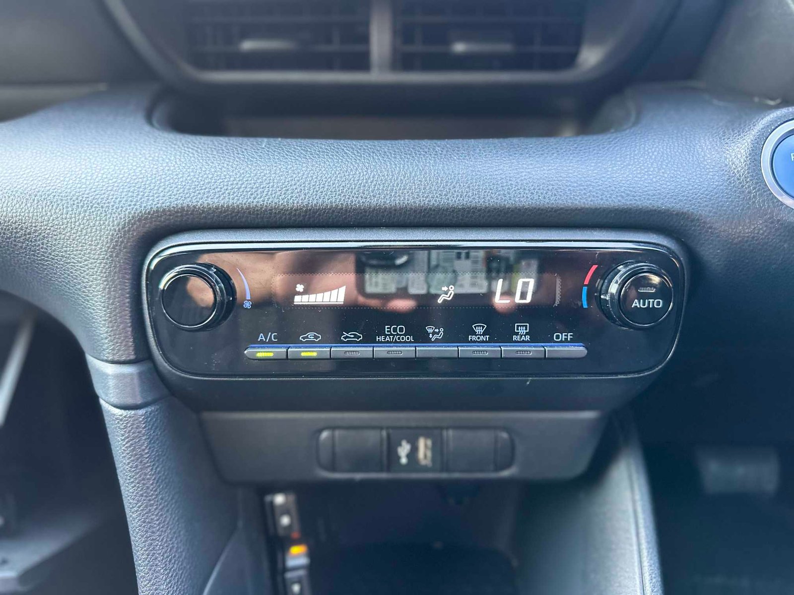 
Toyota Yaris 2021 Grey full									