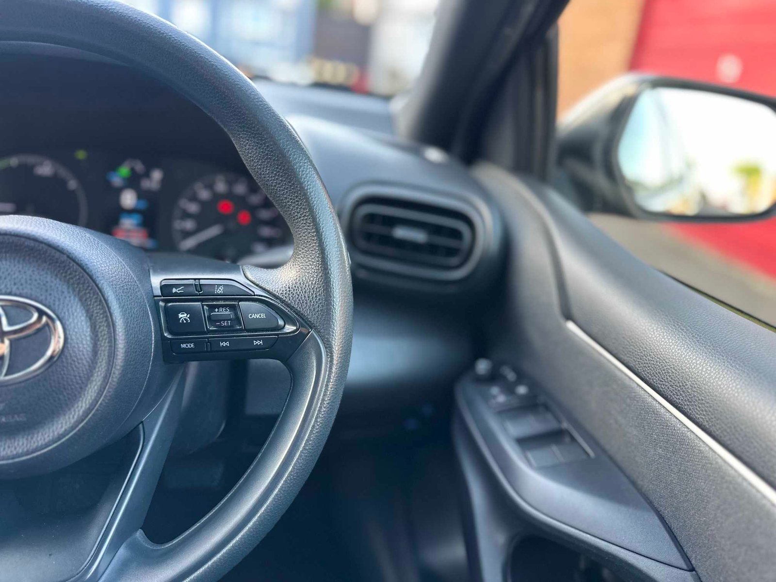 
Toyota Yaris 2021 Grey full									