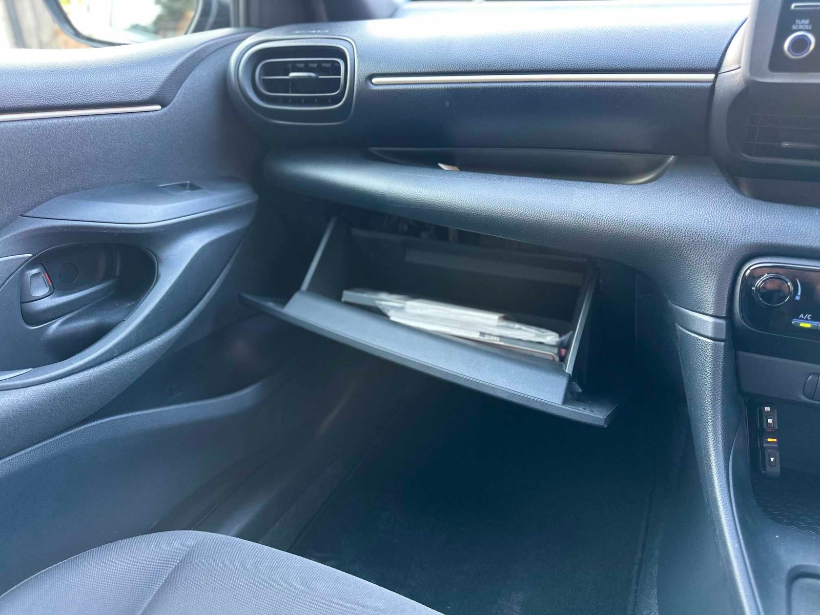 
Toyota Yaris 2021 Grey full									
