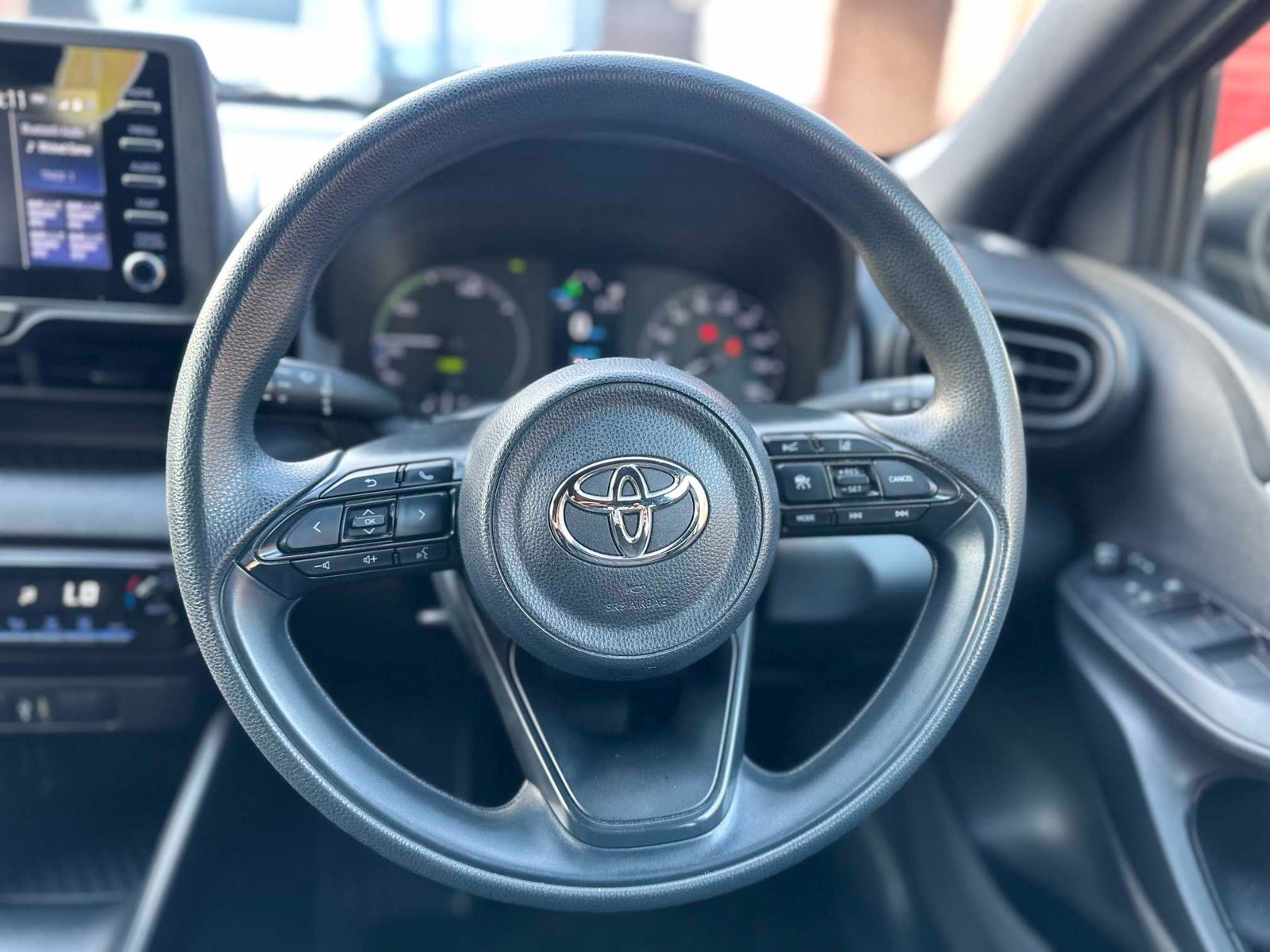 
Toyota Yaris 2021 Grey full									