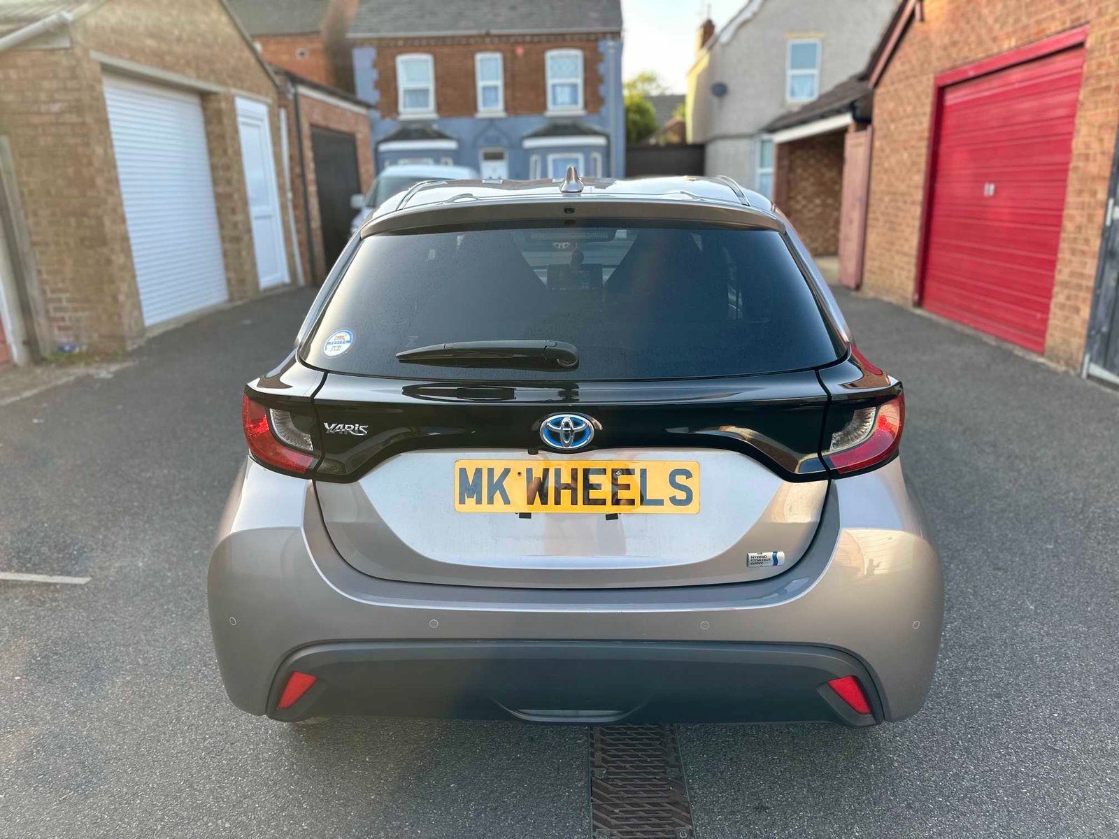 
Toyota Yaris 2021 Grey full									