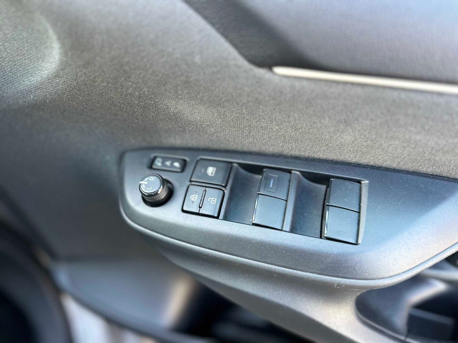 
Toyota Yaris 2021 Grey full									