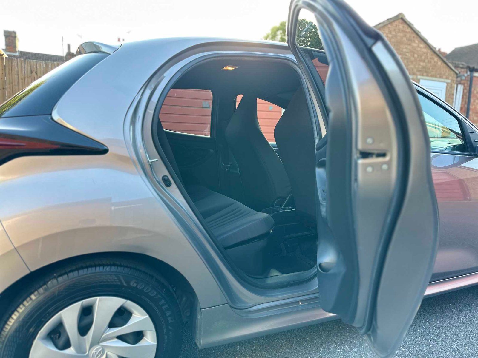 
Toyota Yaris 2021 Grey full									