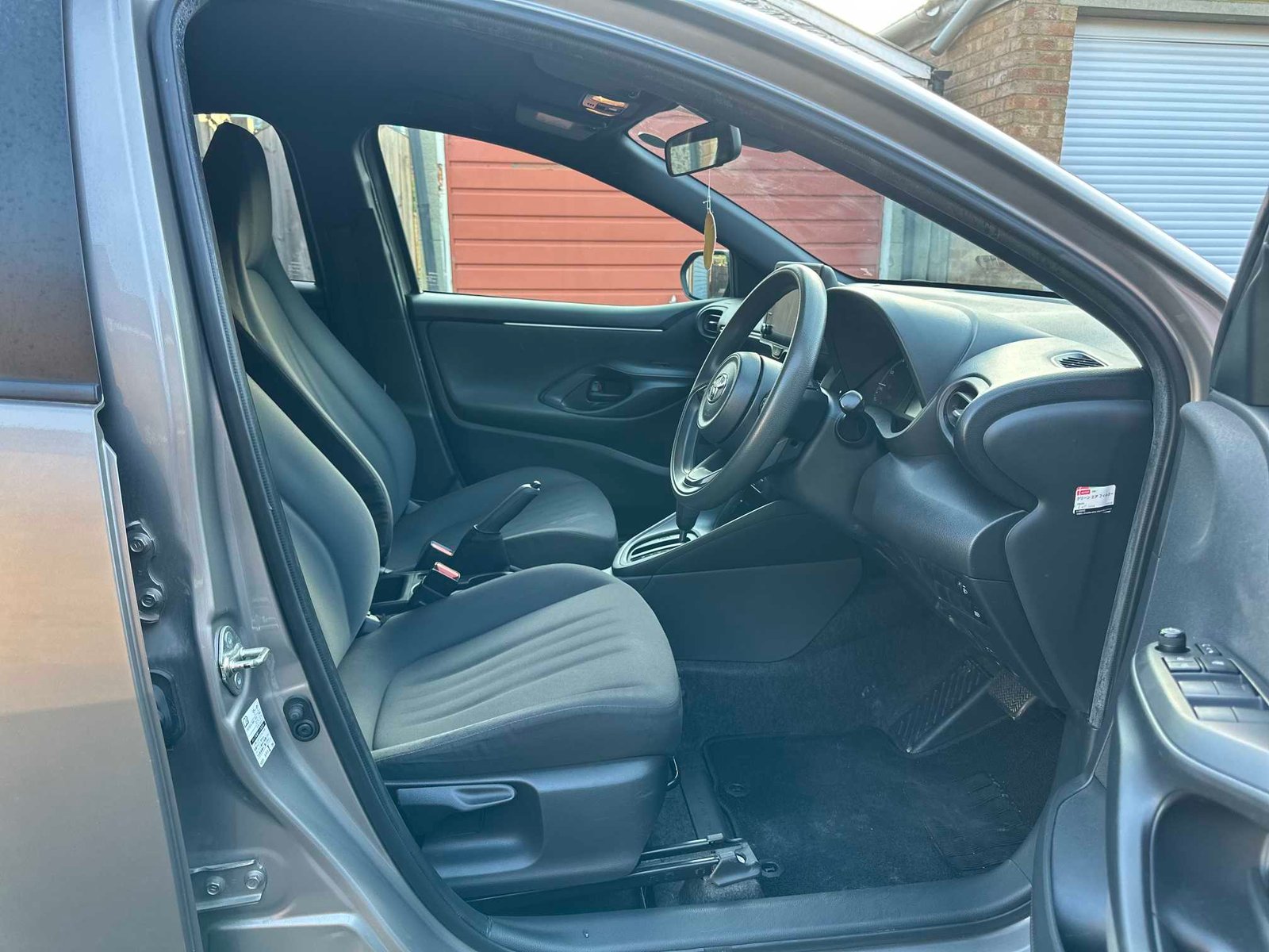 
Toyota Yaris 2021 Grey full									