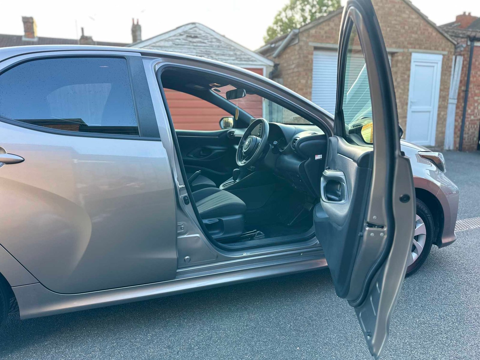 
Toyota Yaris 2021 Grey full									