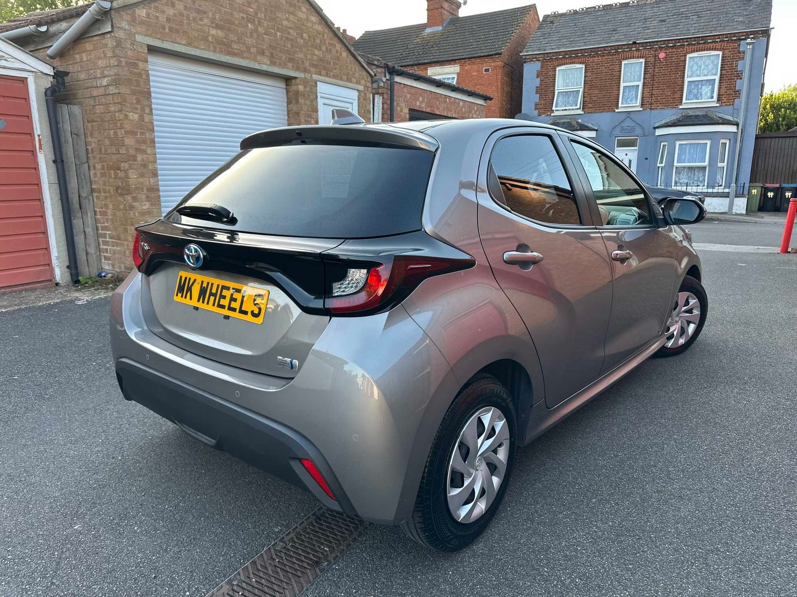 
Toyota Yaris 2021 Grey full									