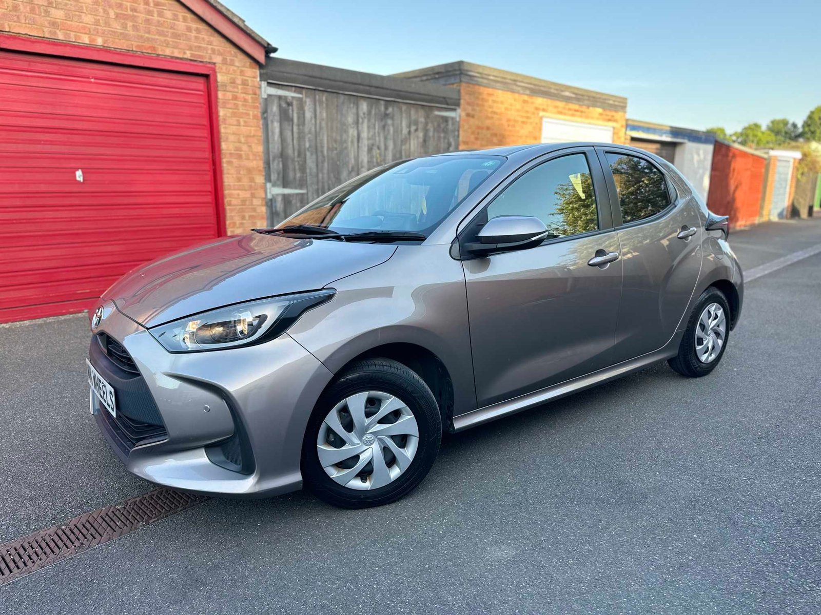 
Toyota Yaris 2021 Grey full									