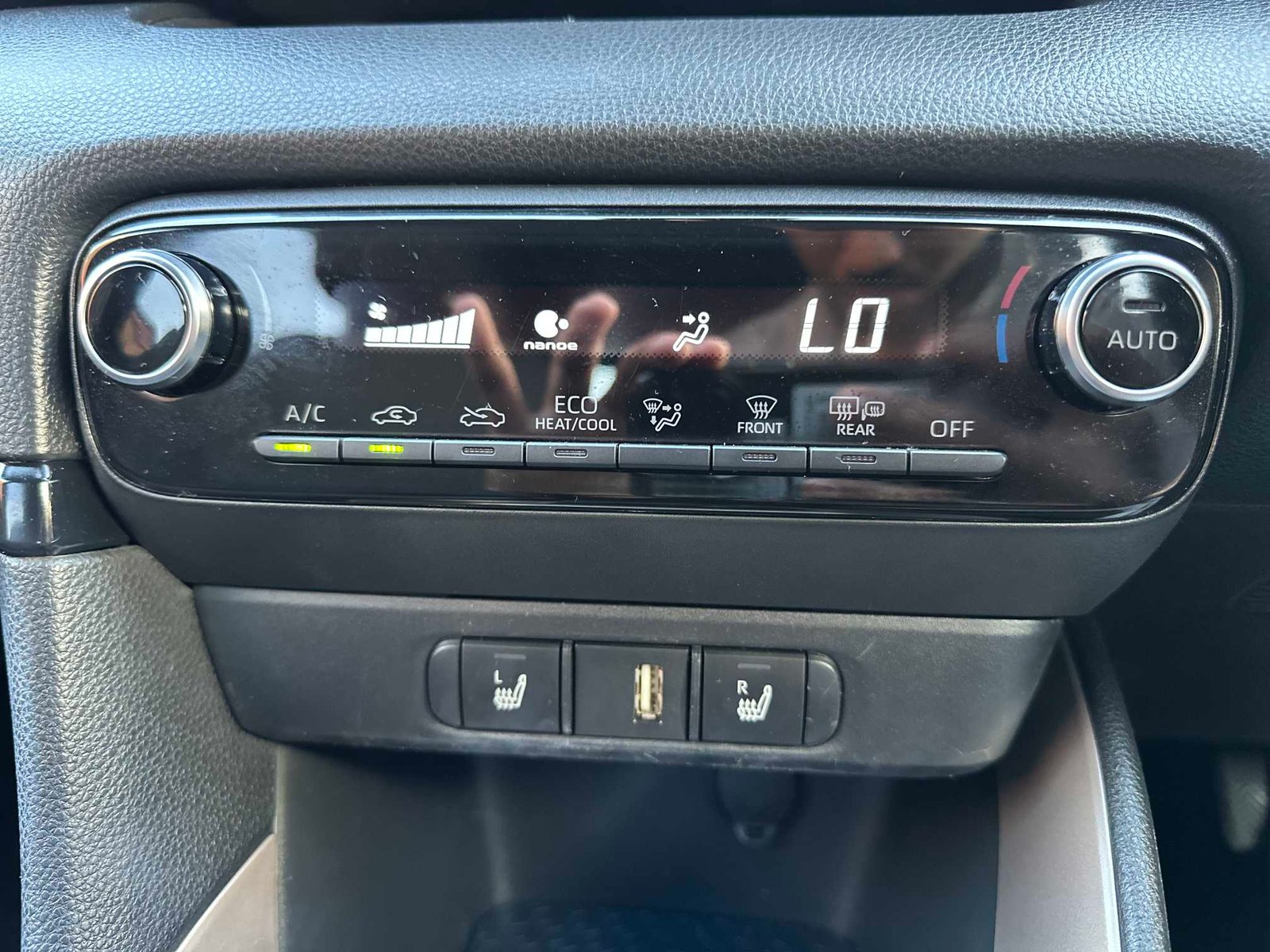
Toyota Yaris 2020 Red full									