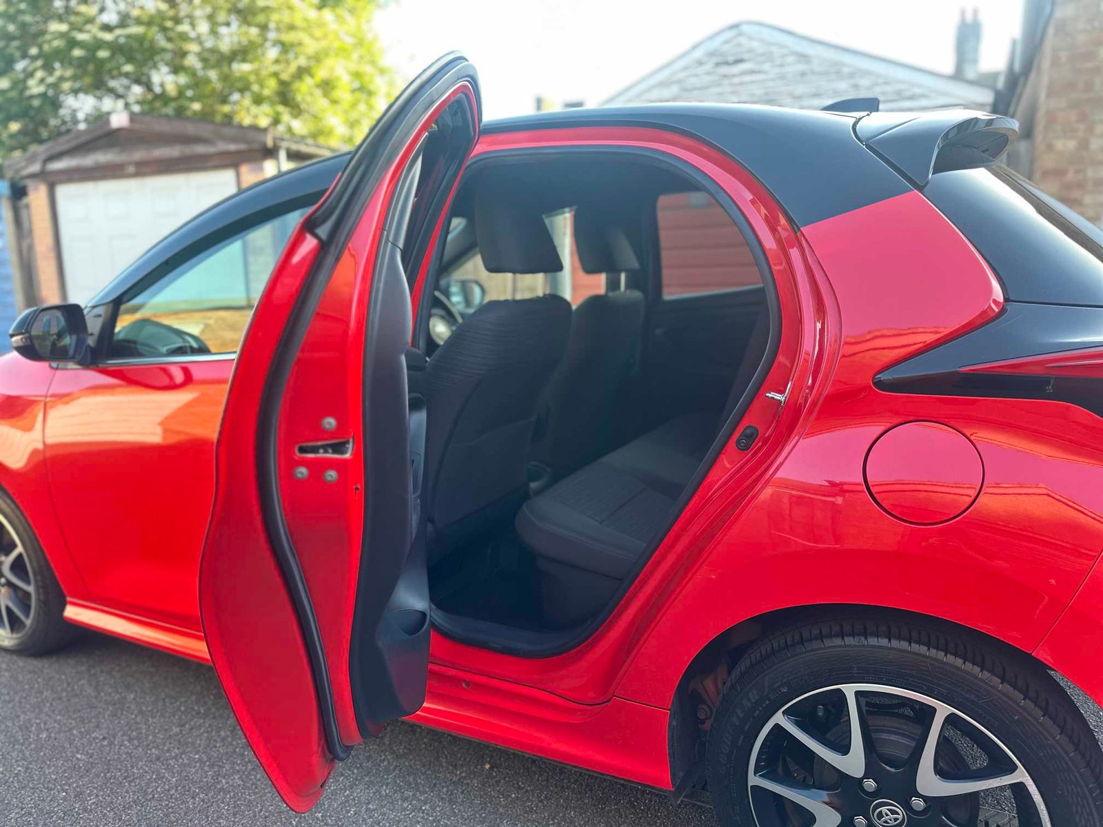 
Toyota Yaris 2020 Red full									