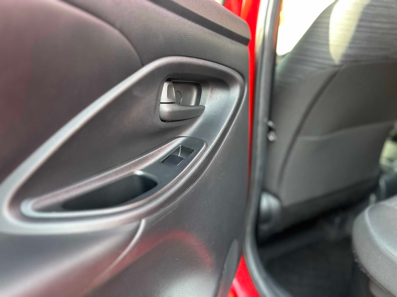 
Toyota Yaris 2020 Red full									