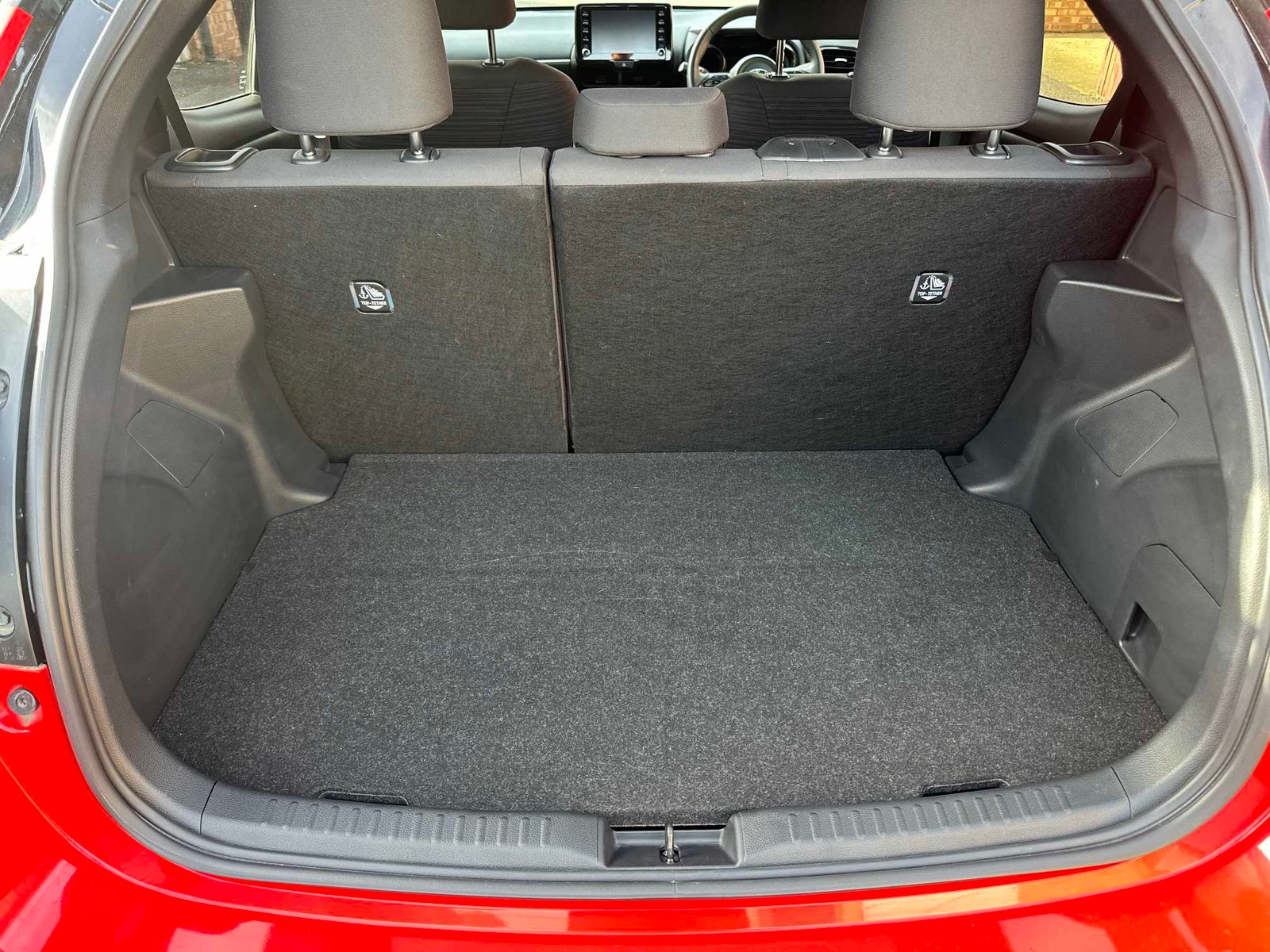 
Toyota Yaris 2020 Red full									