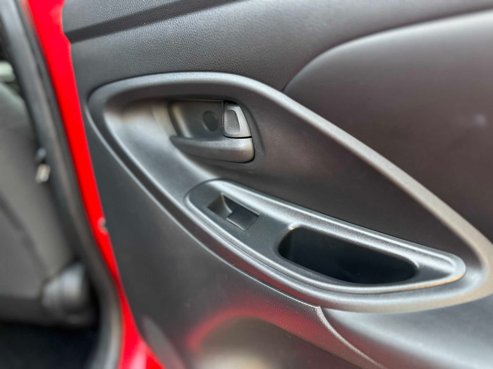 
Toyota Yaris 2020 Red full									