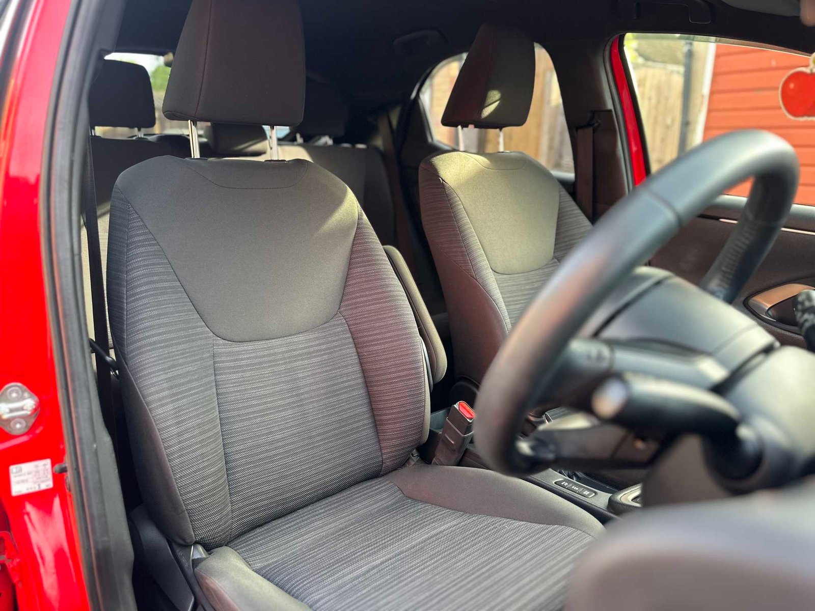
Toyota Yaris 2020 Red full									