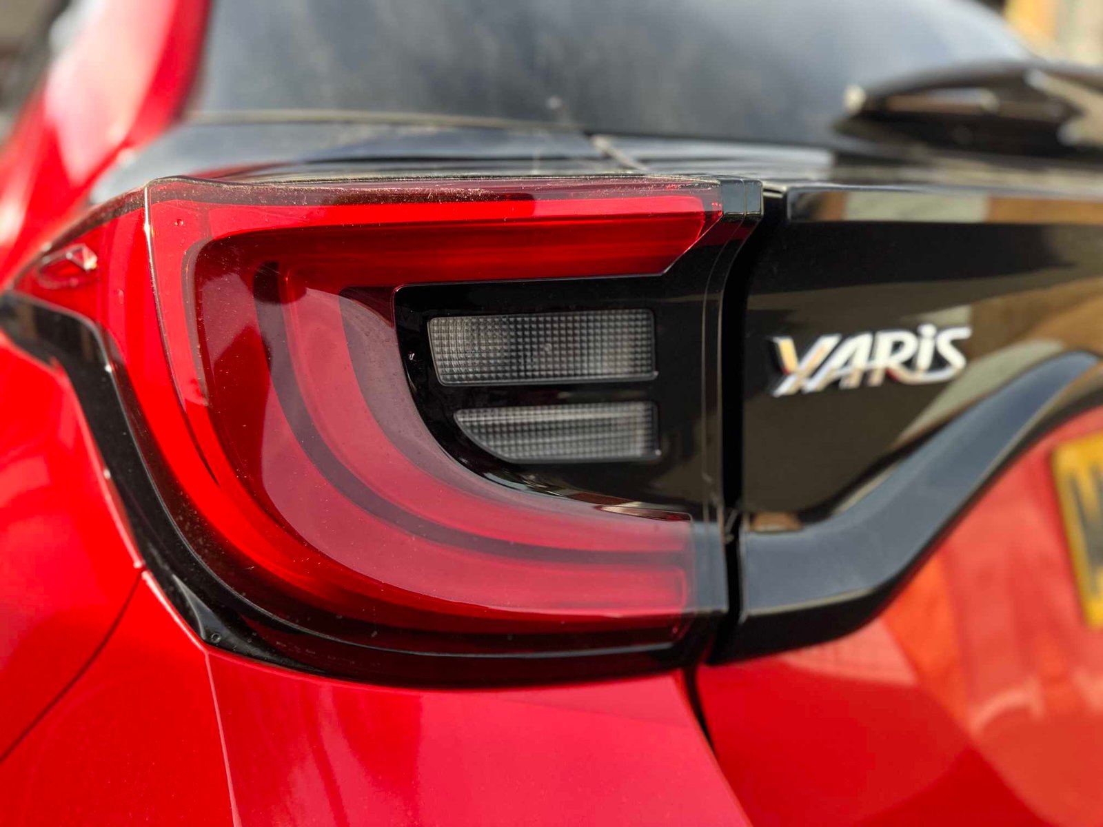 
Toyota Yaris 2020 Red full									