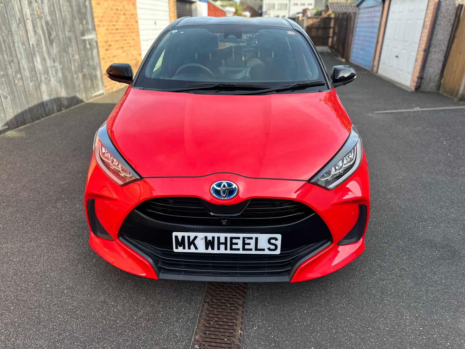 
Toyota Yaris 2020 Red full									
