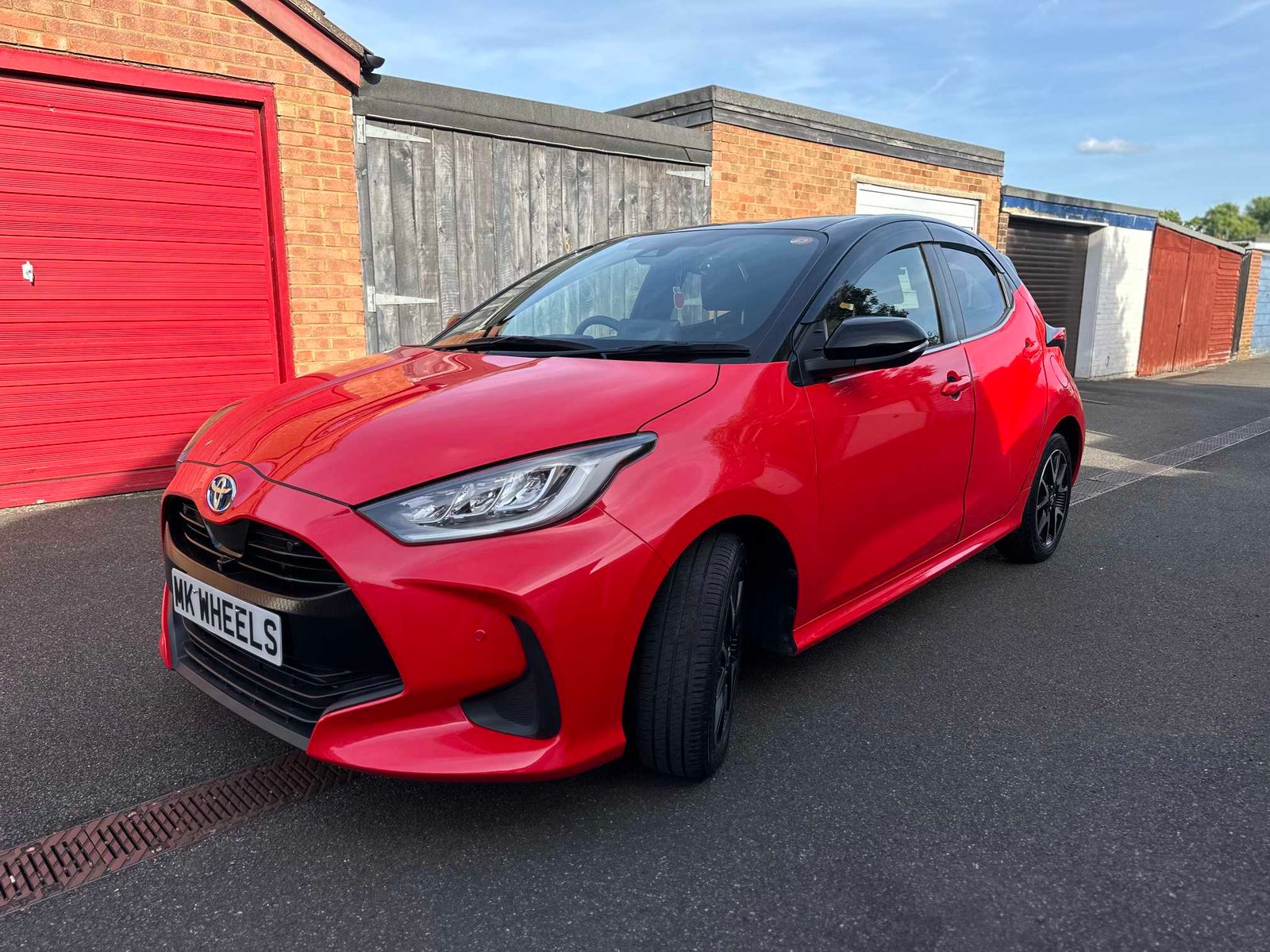 
Toyota Yaris 2020 Red full									