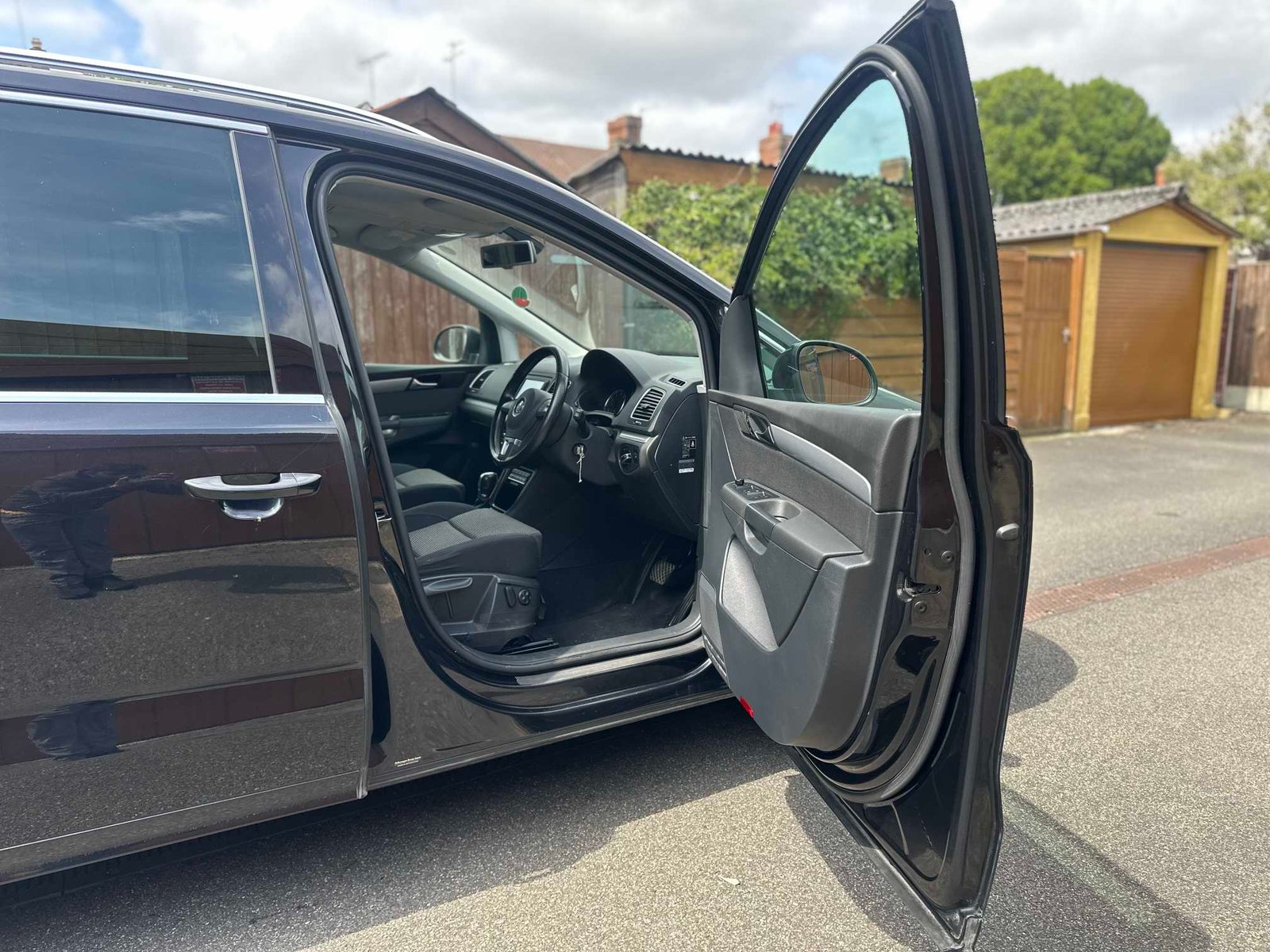 
Volkswagen Sharan 2013 Black full									