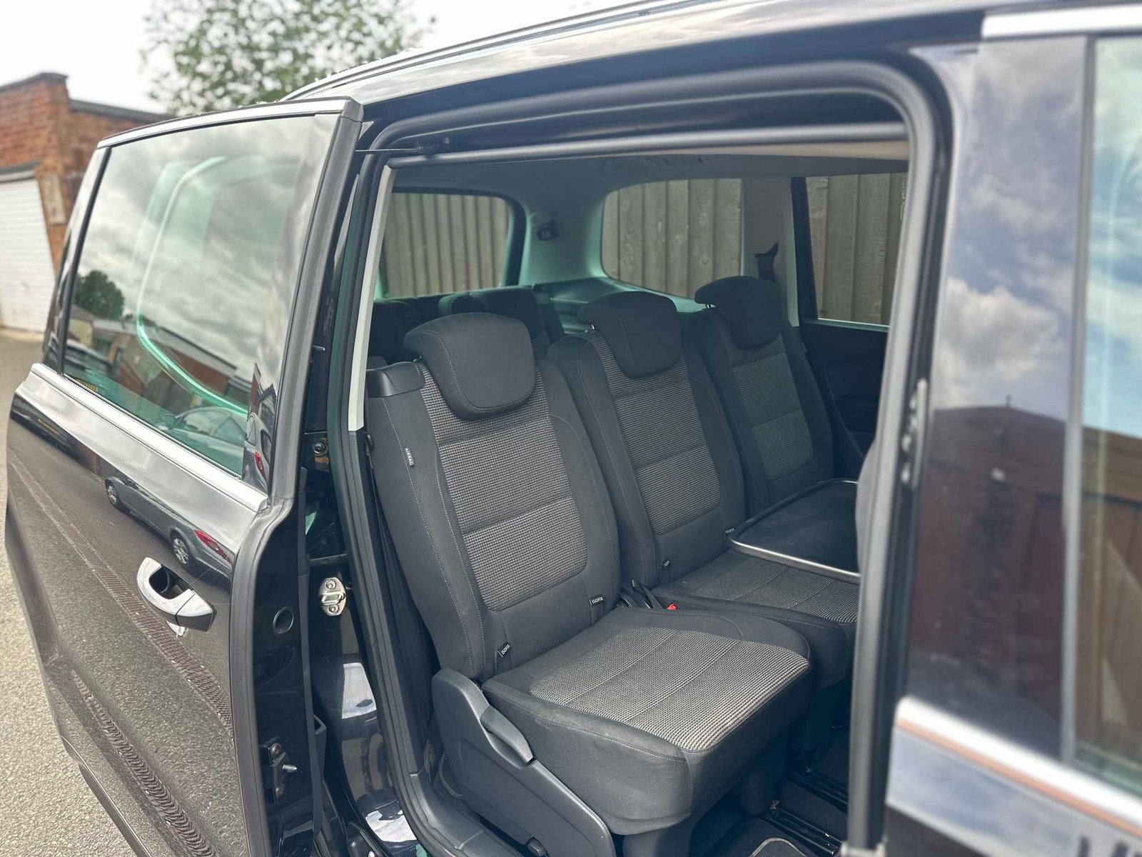 
Volkswagen Sharan 2013 Black full									