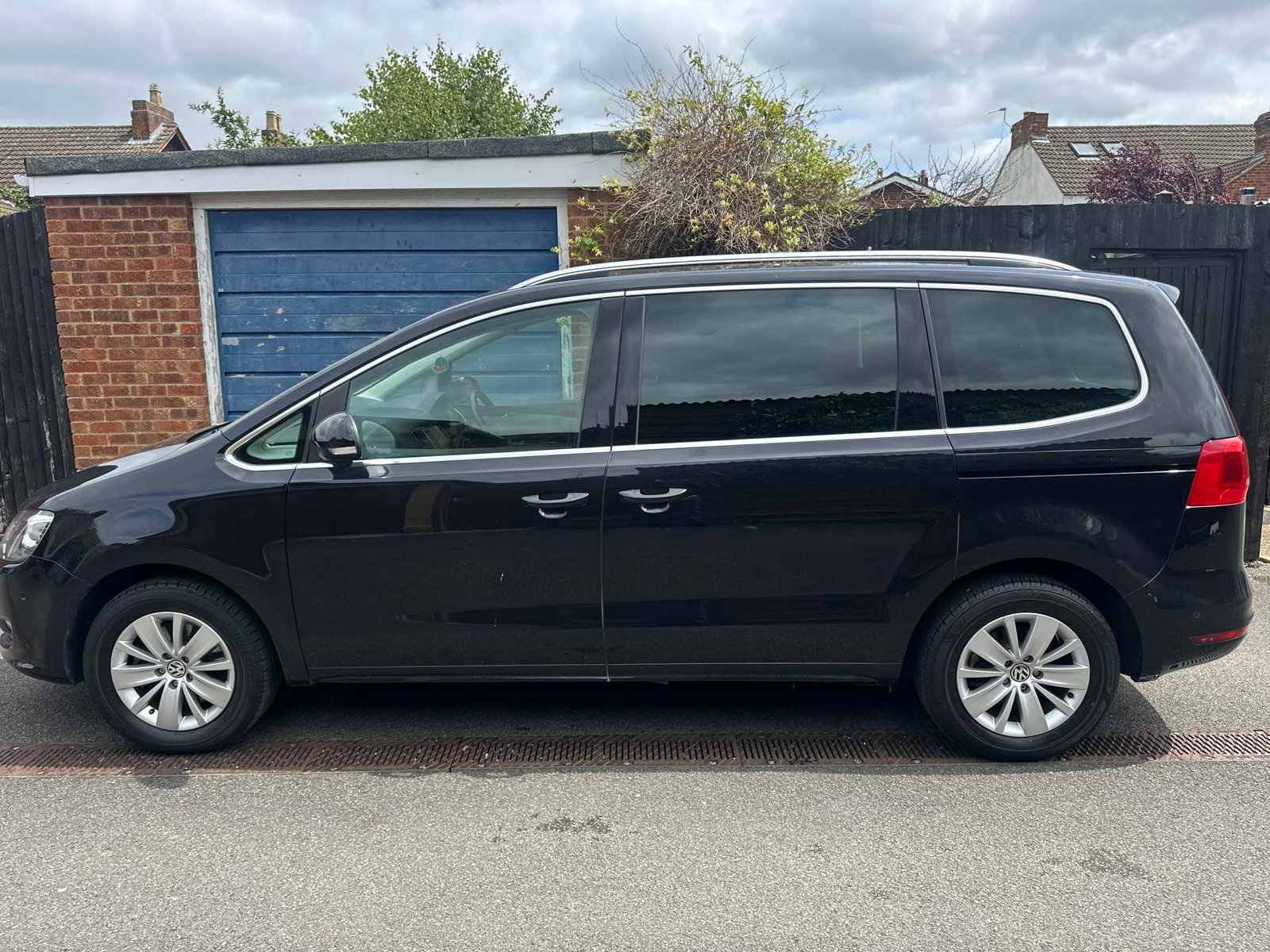
Volkswagen Sharan 2013 Black full									