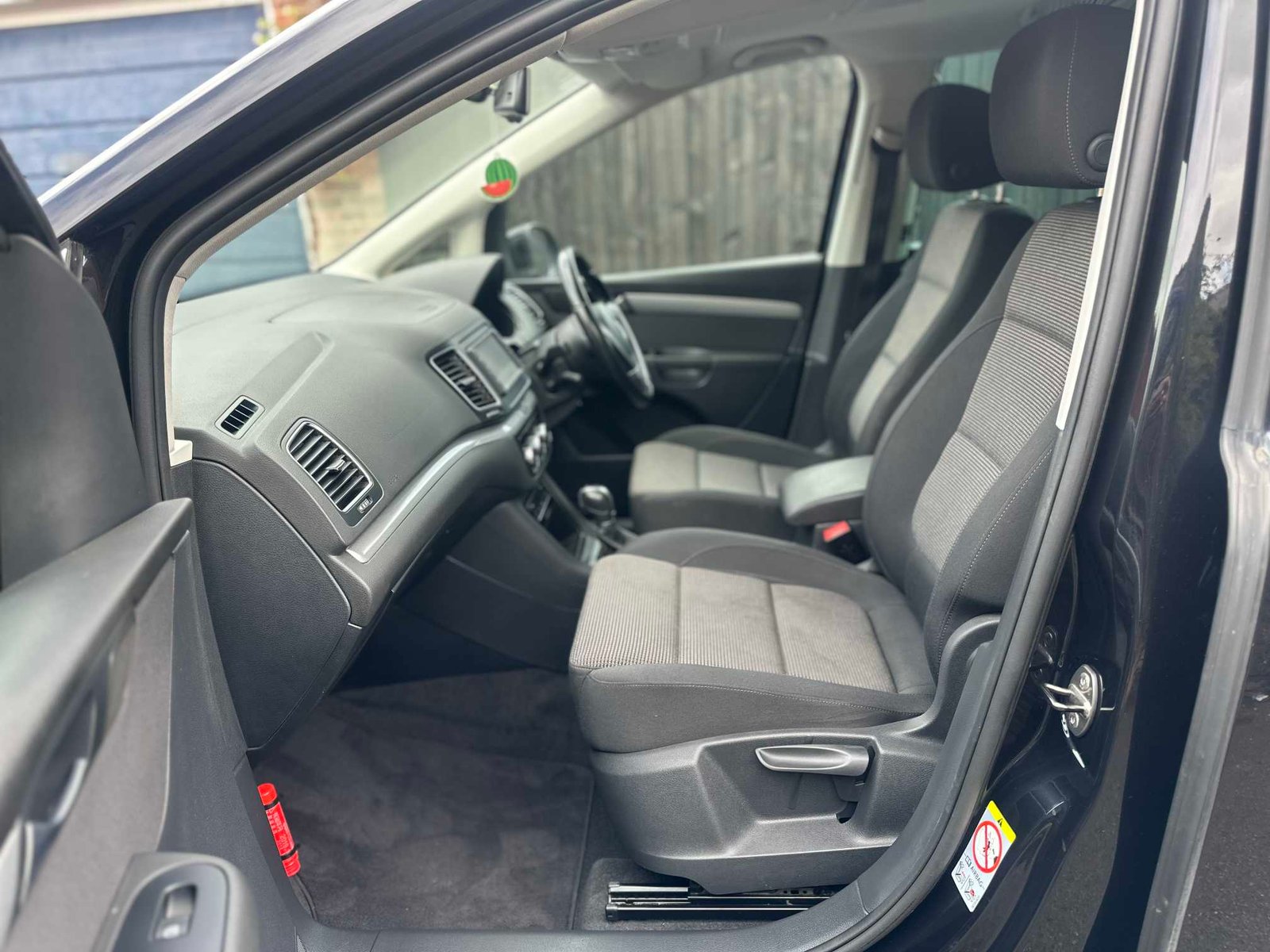 
Volkswagen Sharan 2013 Black full									