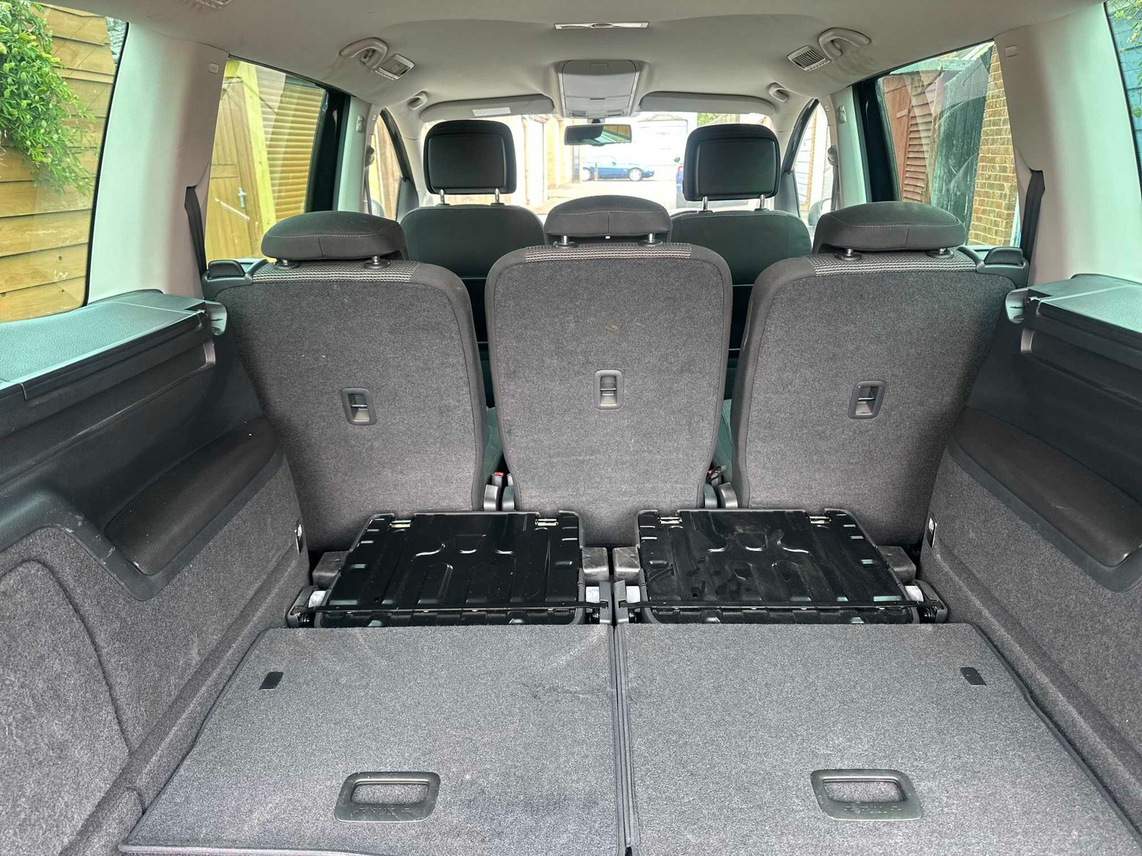 
Volkswagen Sharan 2013 Black full									