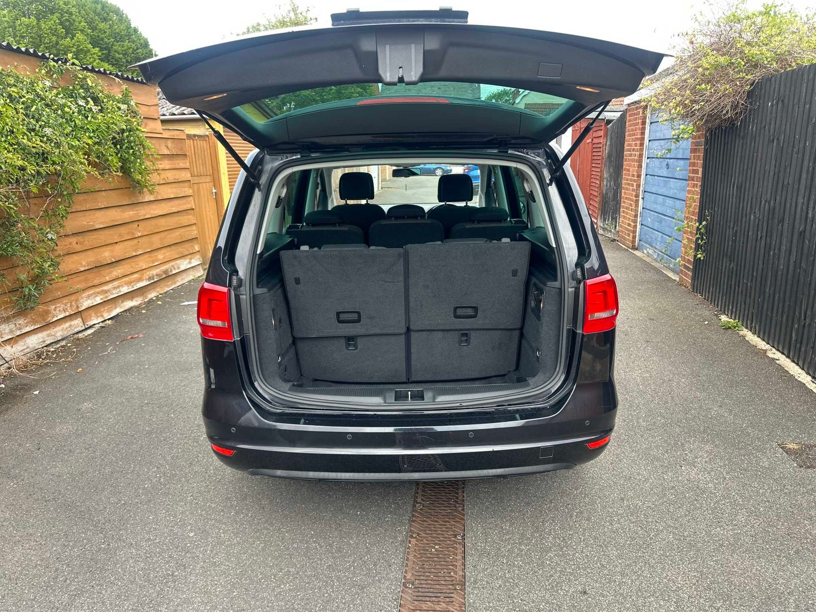 
Volkswagen Sharan 2013 Black full									
