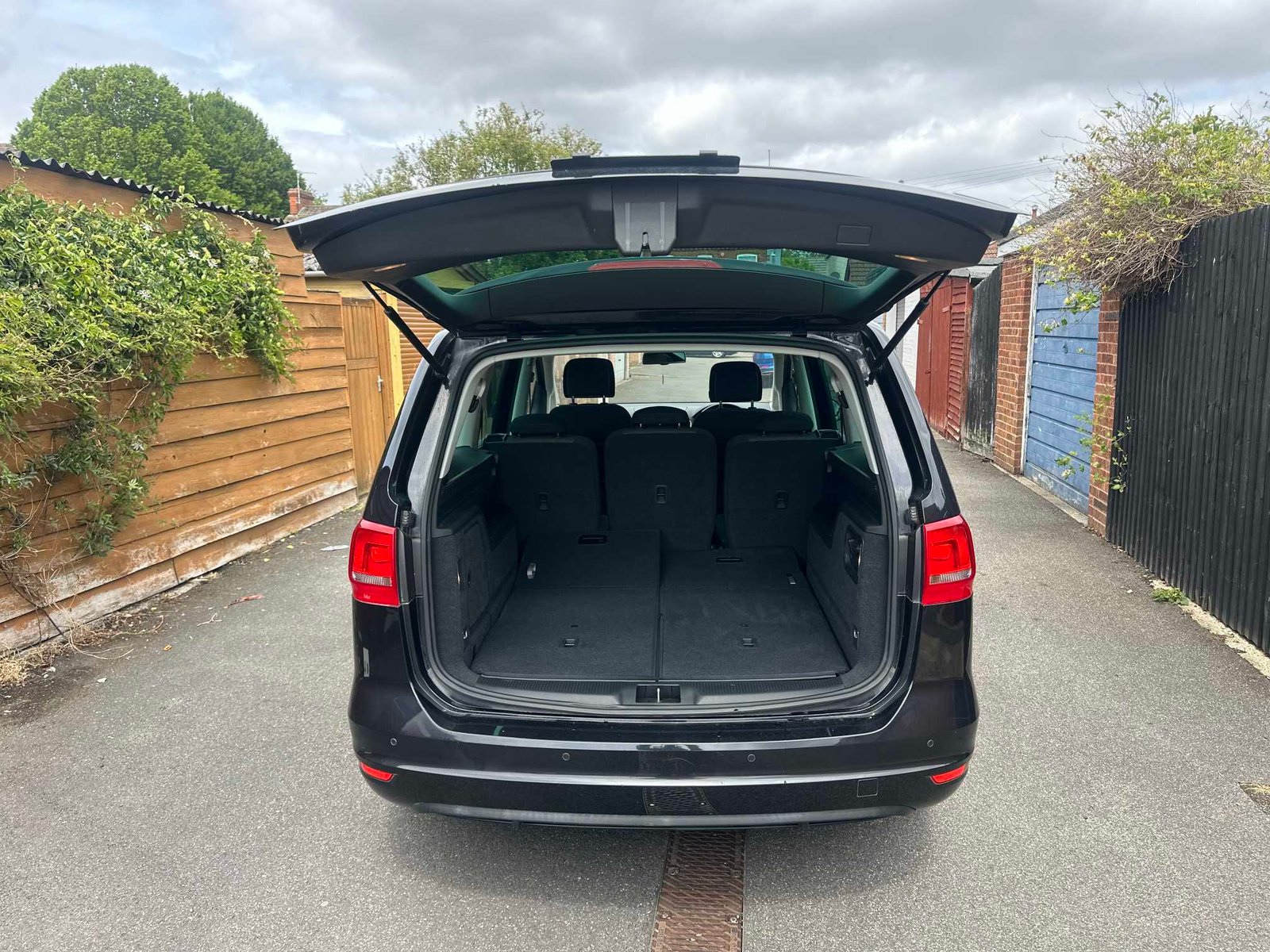 
Volkswagen Sharan 2013 Black full									