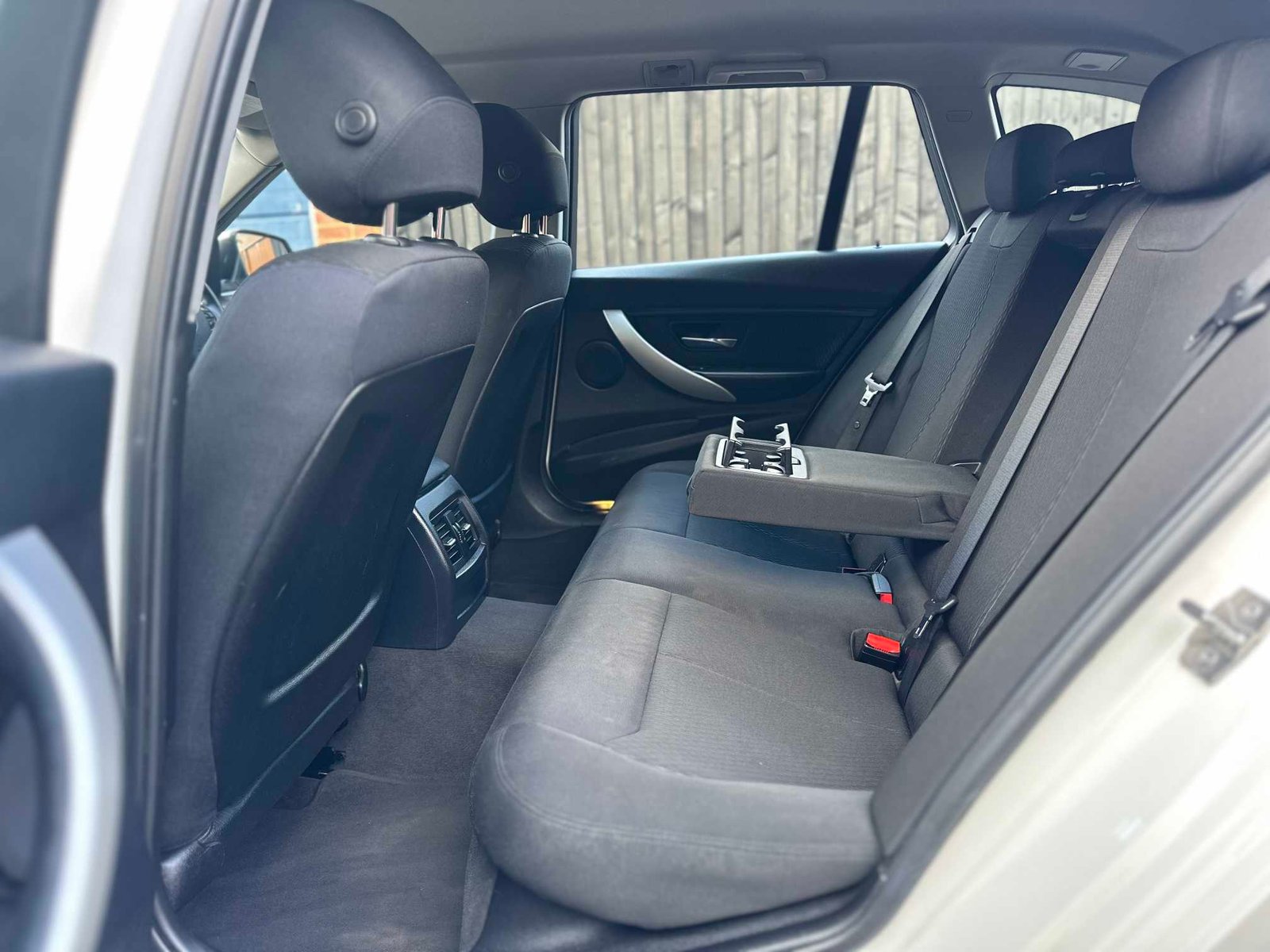 
BMW 320i 2013 Pearl White full									