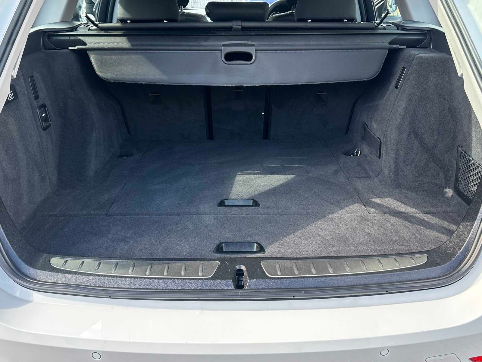 
BMW 320i 2013 Pearl White full									
