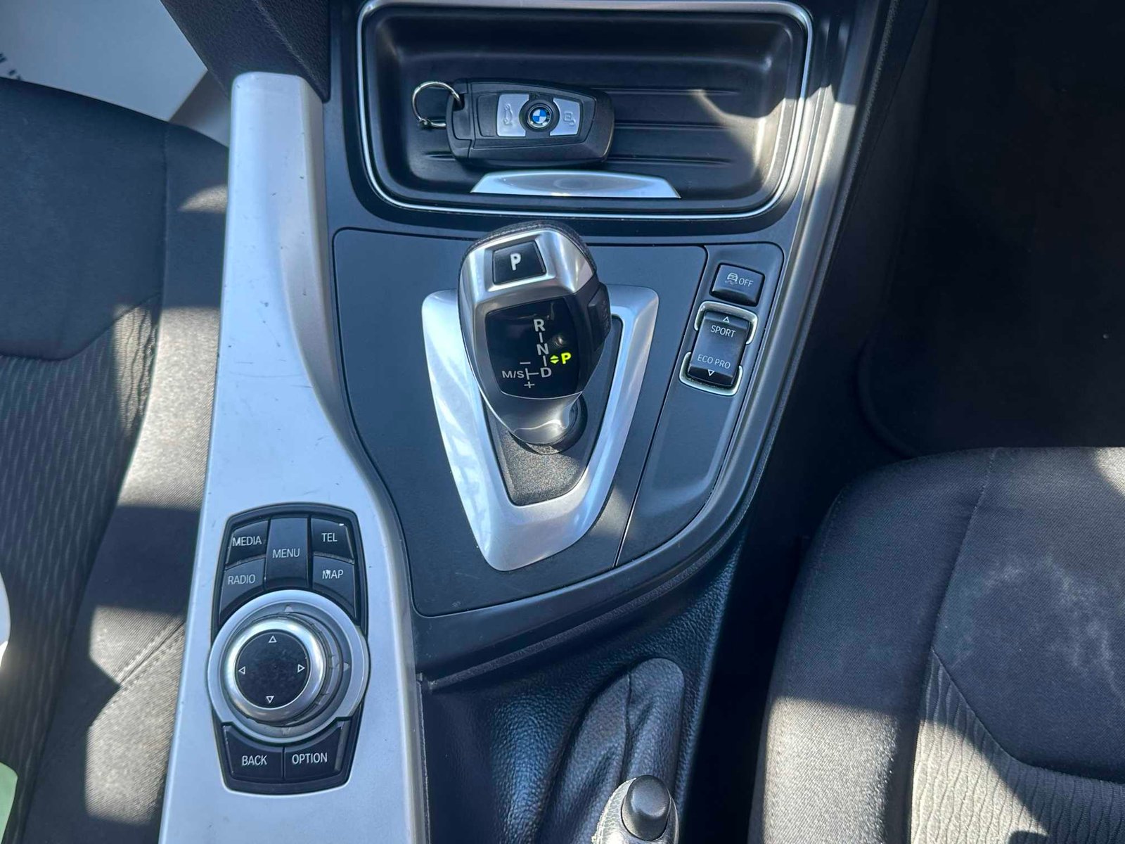 
BMW 320i 2013 Pearl White full									