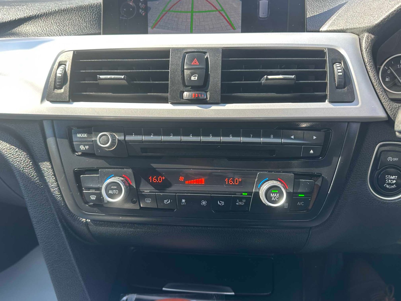 
BMW 320i 2013 Pearl White full									