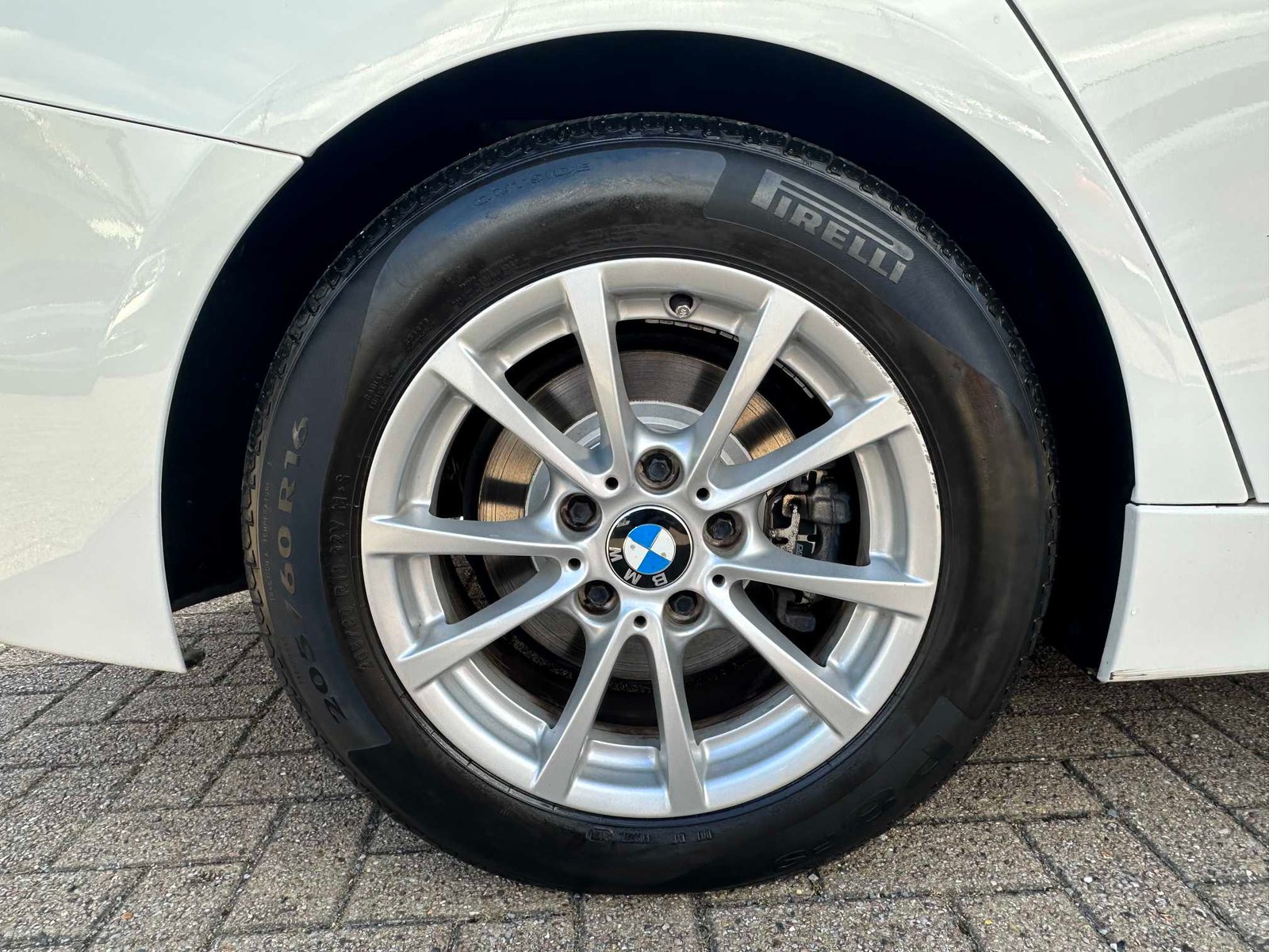 
BMW 320i 2013 Pearl White full									
