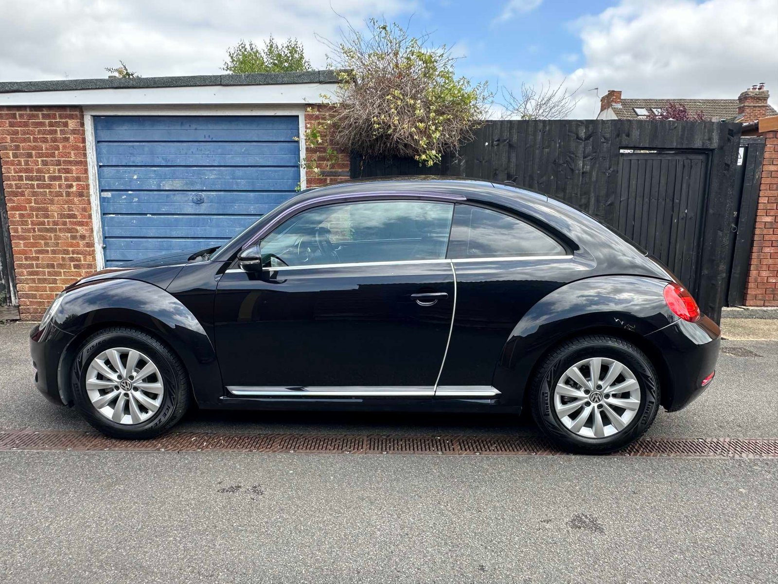 
Volkswagen Beetle 2013 Black full									