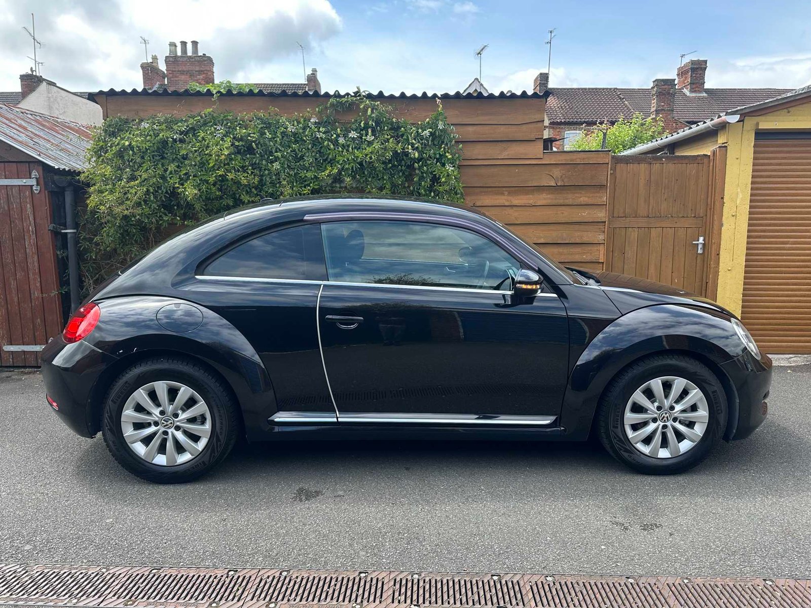 
Volkswagen Beetle 2013 Black full									