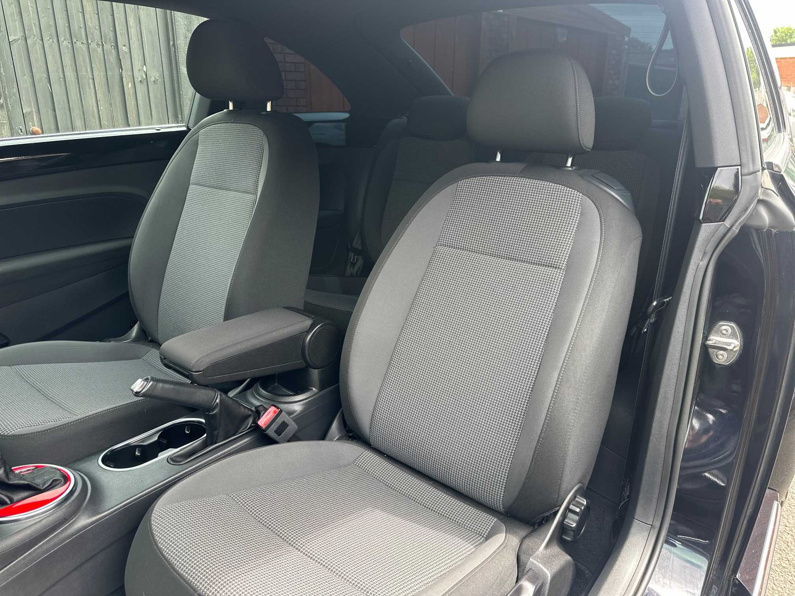 
Volkswagen Beetle 2013 Black full									