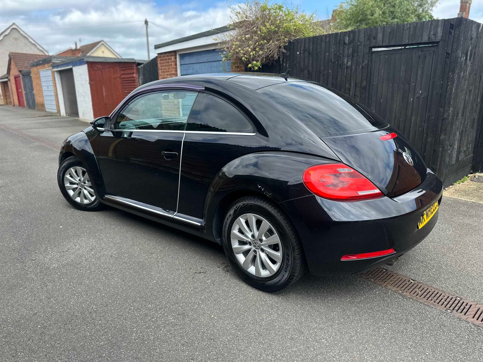 
Volkswagen Beetle 2013 Black full									