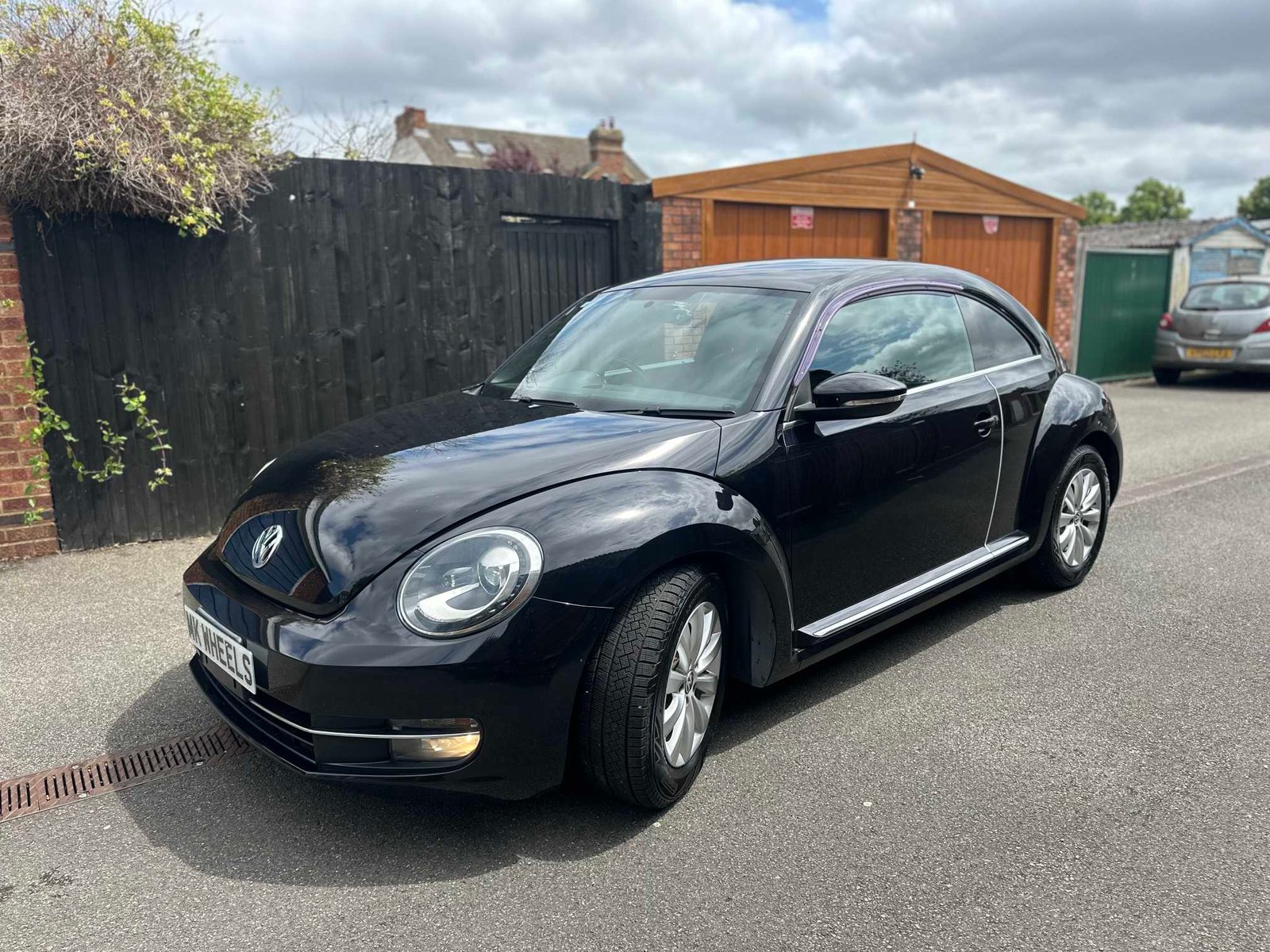 
Volkswagen Beetle 2013 Black full									
