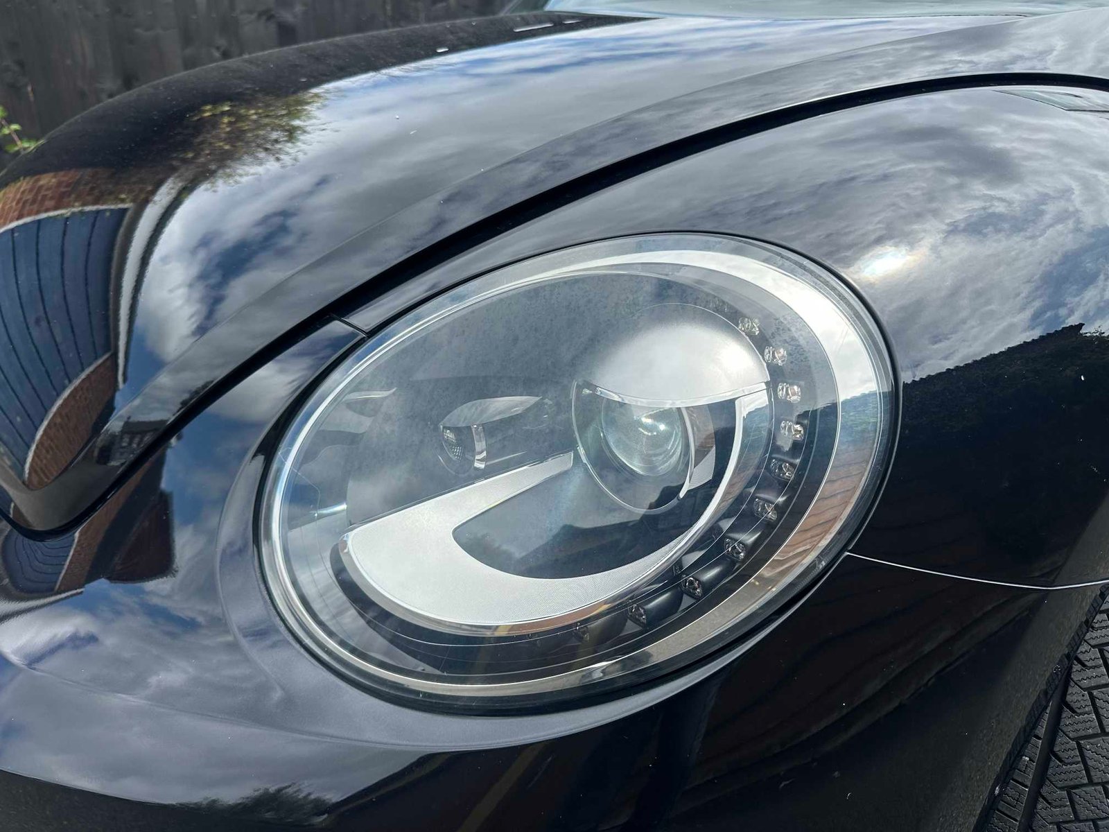 
Volkswagen Beetle 2013 Black full									