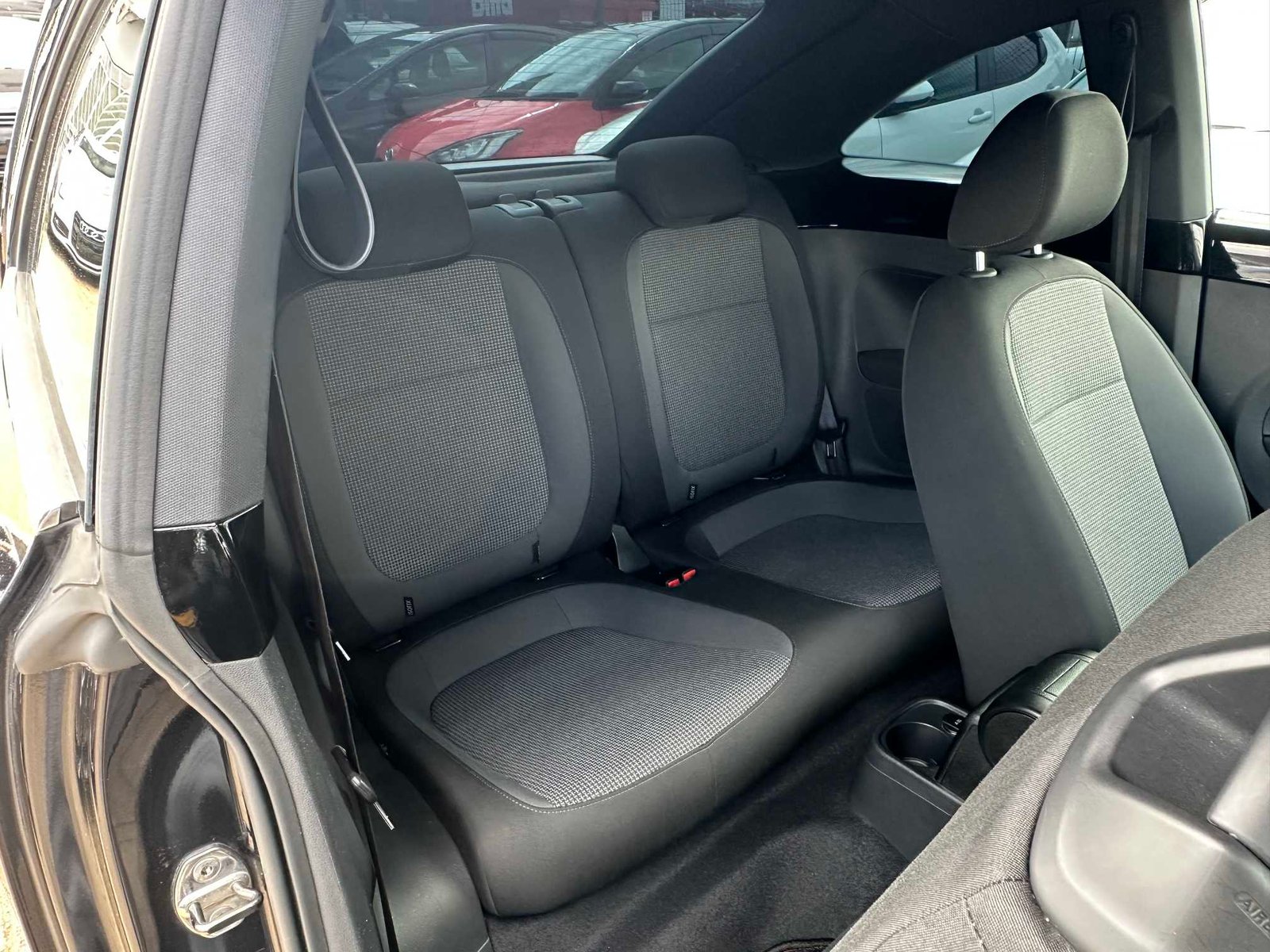 
Volkswagen Beetle 2013 Black full									