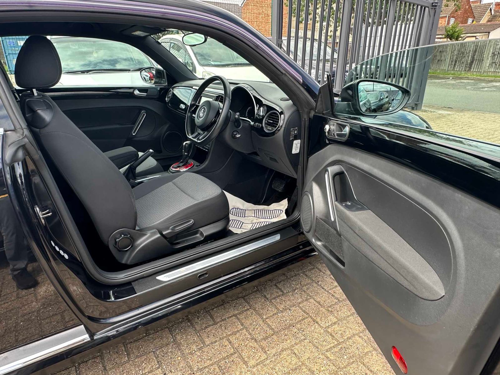 
Volkswagen Beetle 2013 Black full									