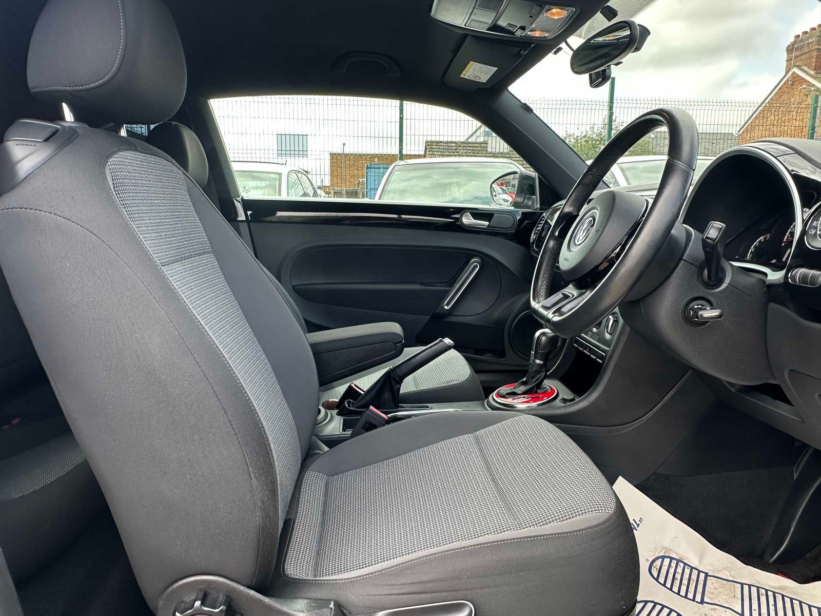 
Volkswagen Beetle 2013 Black full									